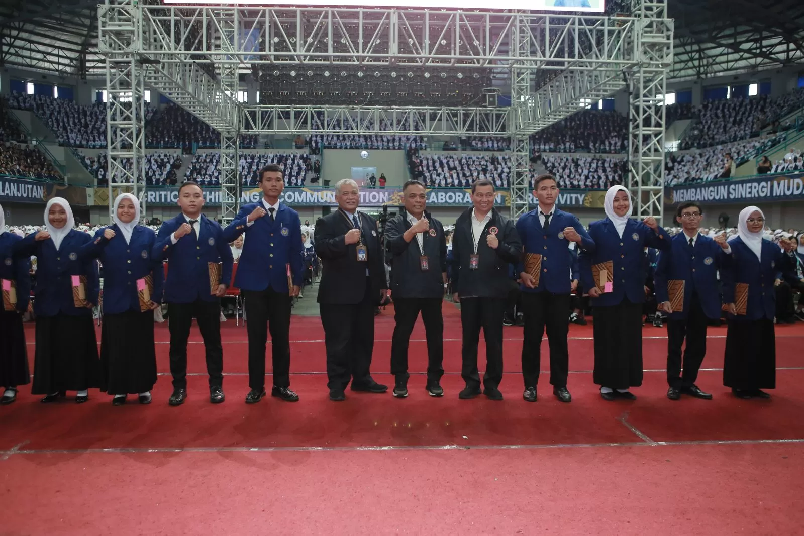 BNPT memberikan sertifikat pada mahasiswa pelopor kampus kebangsaan UNY (Harminanto)