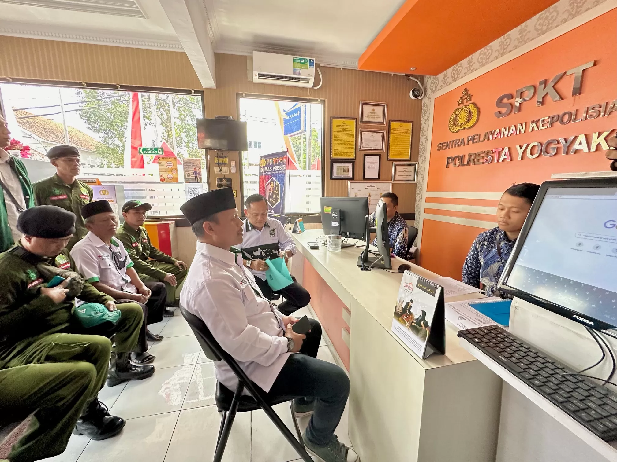 Pimpinan DPC PKB Kota saat melapor ke Polresta (Harminanto)