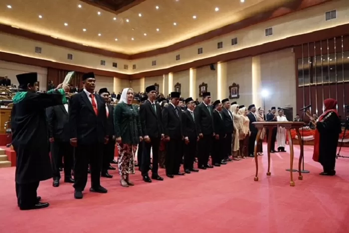               Sebanyak 50 anggota DPRD Kabupaten Sleman saat dilantik oleh Ketua Pengadilan Negeri Sleman.&nbsp;KR-Istimewa                 