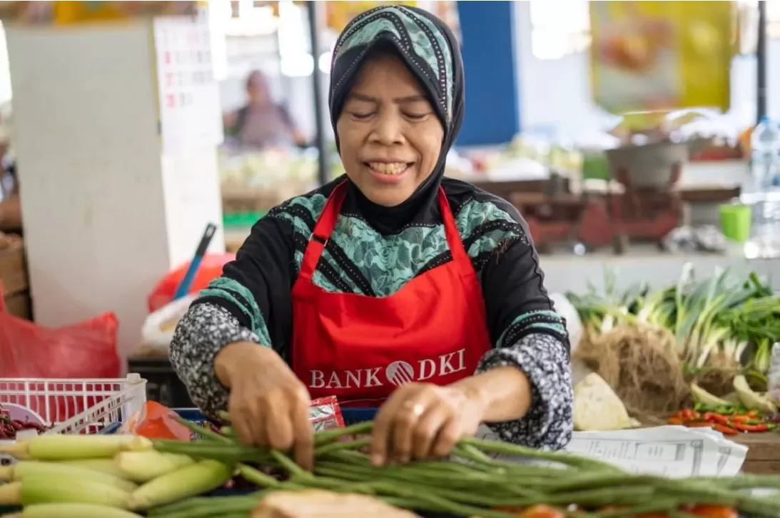   Pedagang tengah menjajakan produk pangan di salah satu pasar di DKI Jakarta.    (ANTARA/HO-Bank DKI)