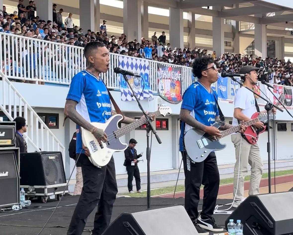 DOM65 saat tampil di Mandala Krida (Harminanto)