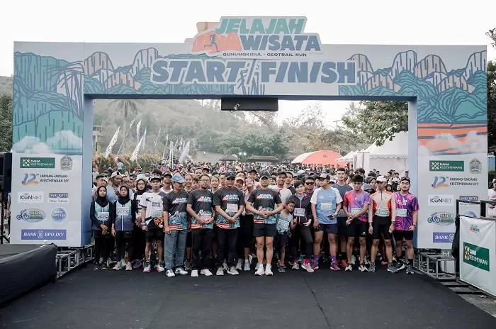  H Sunaryanta bersiap melepas jelajah wisata.&nbsp;KRJogja.com-Dedy EW  &nbsp;