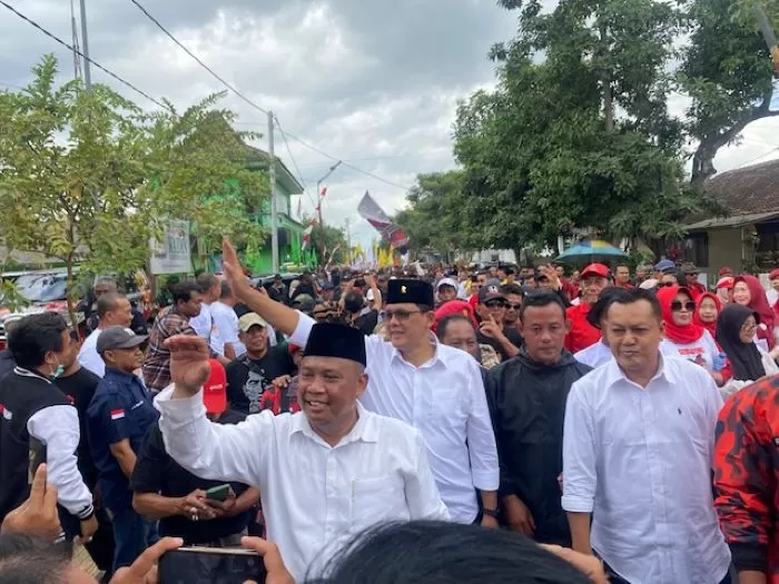 Tim Pasangan Calon Bupati dan Wakil Bupati Harda-Danang saat menyerahkan berkas pendaftaran ke KPU Sleman. (Saifullah Nur Ichwan)