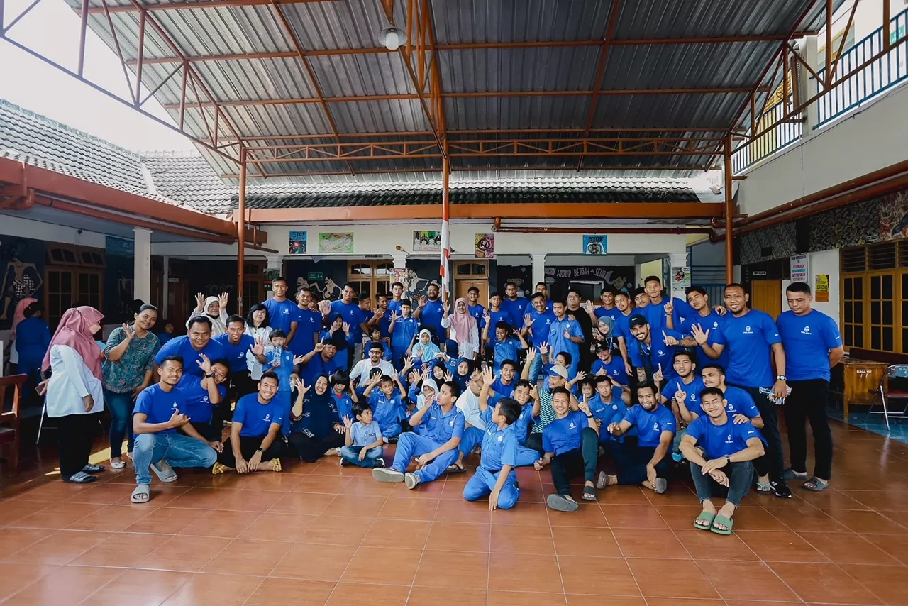 Skuad PSIM berbagi bahagia bersama anak panti asuhan (Ist)