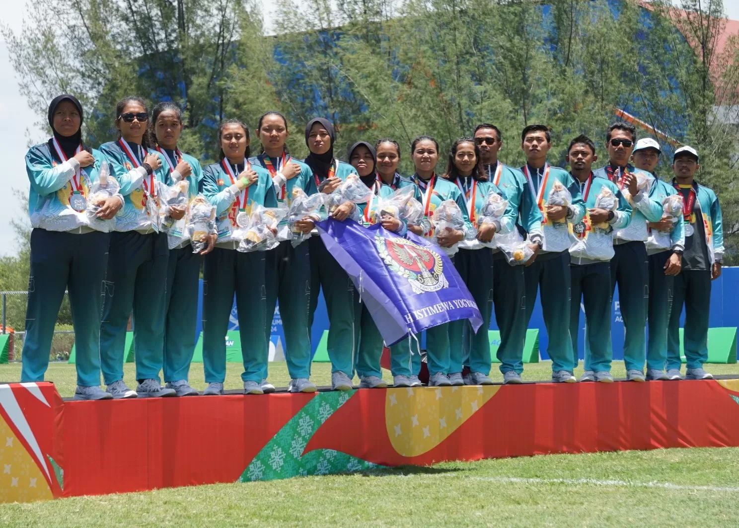  Tim X rugby putri DIY berhasil meraih medali perak di PON XXI Aceh-Sumut 2024. Foto : Adhitya Asros