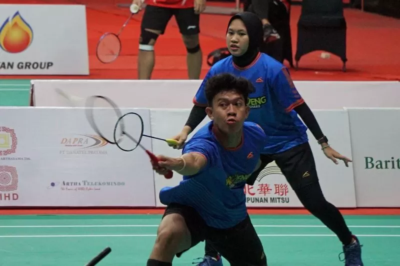Pasangan ganda campuran DIY, Aufa Isnanta Murrafif Darwanto dan Sabrina Ajeng Takira memastikan tambahan satu medali perunggu di ajang Pekan Olahraga Nasional (PON) XXI Aceh-Sumatera Utara  2024 (Foto : Adhitya Asros)