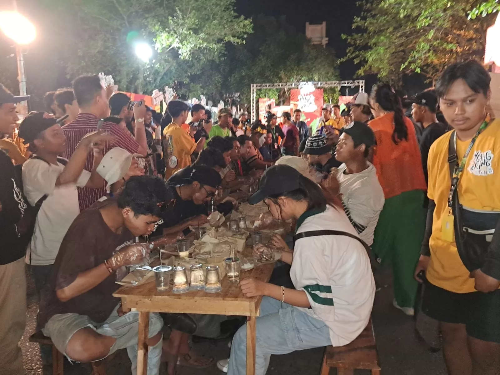 Suasana 76 Ngangkring Artfest saat sesi 'Lomba Ciak Sega Kucing' di JEC (Karni)