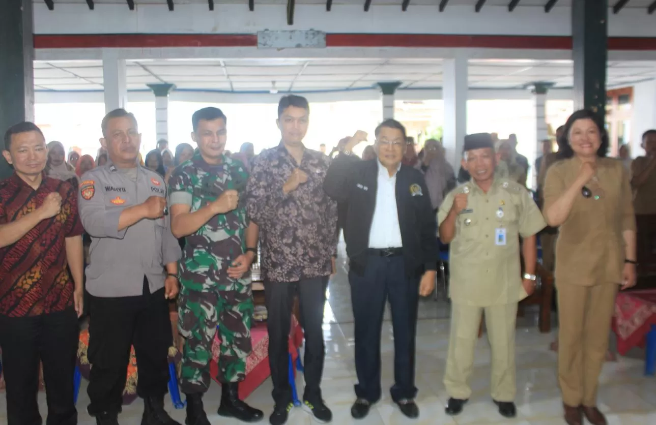   eserta bimtek foto bersama.   (deddy ew)