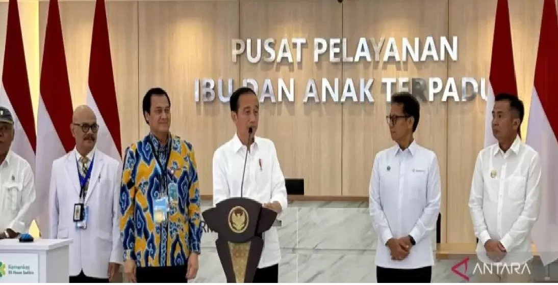  Presiden Joko Widodo saat memberi sambutan pada peresmian Gedung Pelayanan Kesehatan Ibu dan Anak Rumah Sakit Hasan Sadikin di Kota Bandung, Jawa Barat, Kamis (29/8/2024) ( ANTARA/Rubby Jovan.)