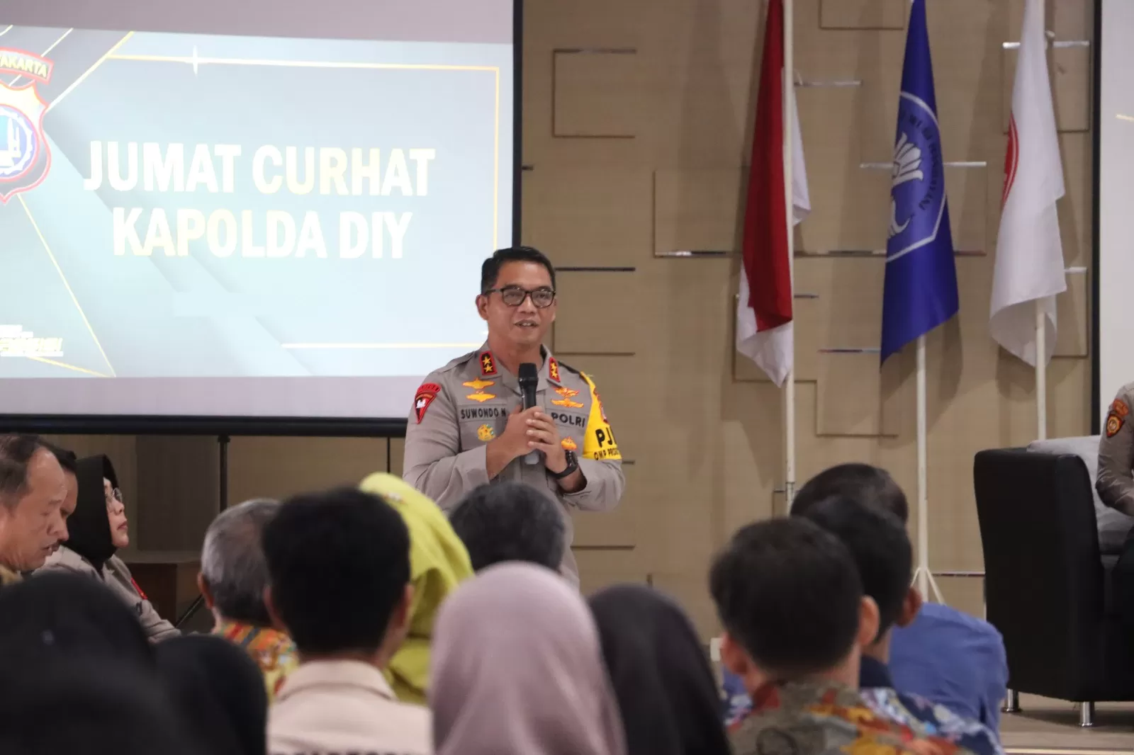 Kapolda DIY, Irjen Pol Suwondo Nainggolan melaksanakan Jumat Curhat di IKIP PGRI Wates.  (Istimewa)