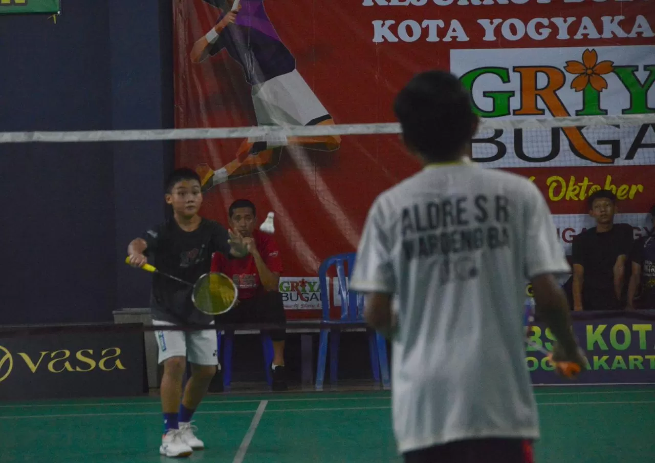  Pertandingan perempatfinal tunggal anak putra antara Kennard Alexander Liem melawan Aldre Seherezard Ramadhana di GOR Pandiga, Sabtu (5/10)  (Abrar)