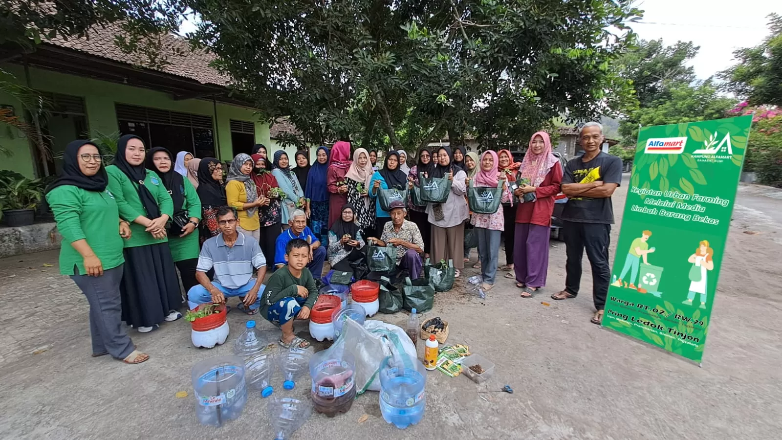  Alfamart mengadakan kegiatan rutin setiap bulan melalui pemberdayaan masyarakat di Tinjon Madurejo Sleman.   (istimewa)