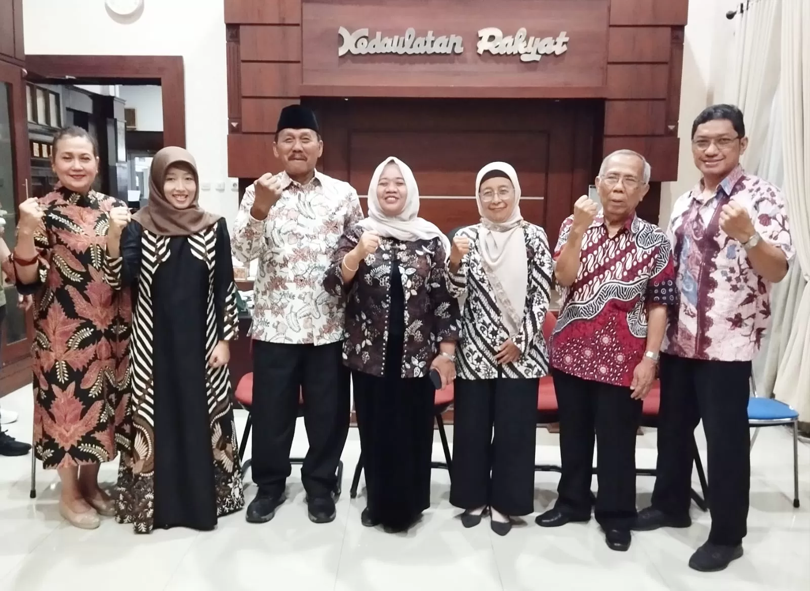 Pasangan Calon Bupati dan Calon Wakil Bupati, Kustini Sri Purnomo dan Sukamto saat bertamu di Kedaulatan Rakyat dan diterima Komisari dan Direksi PT BP KR (Foto: Surya Adilesmana)