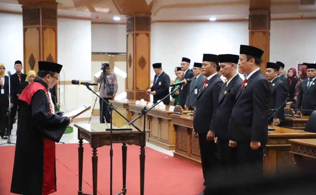  Pengucapan Sumpah/Janji Pimpinan DPRD Purworejo dilaksanakan dalam Rapat Paripurna di gedung DPRD setempat, Selasa (15/10/2024).&nbsp;KR-Istimewa