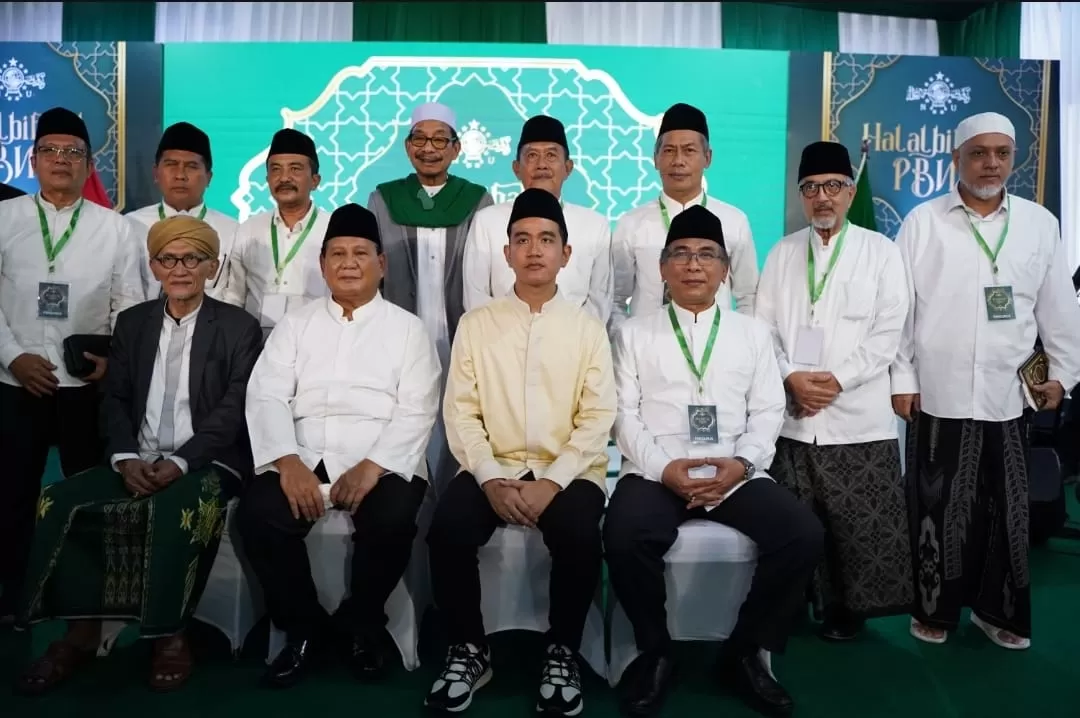 Gus Yahya bersama Presiden dan Wakil Presiden Terpilih, Prabowo Subianto dan Gibran Raka Buming Raka dan jajaran NU (Foto Istimewa)