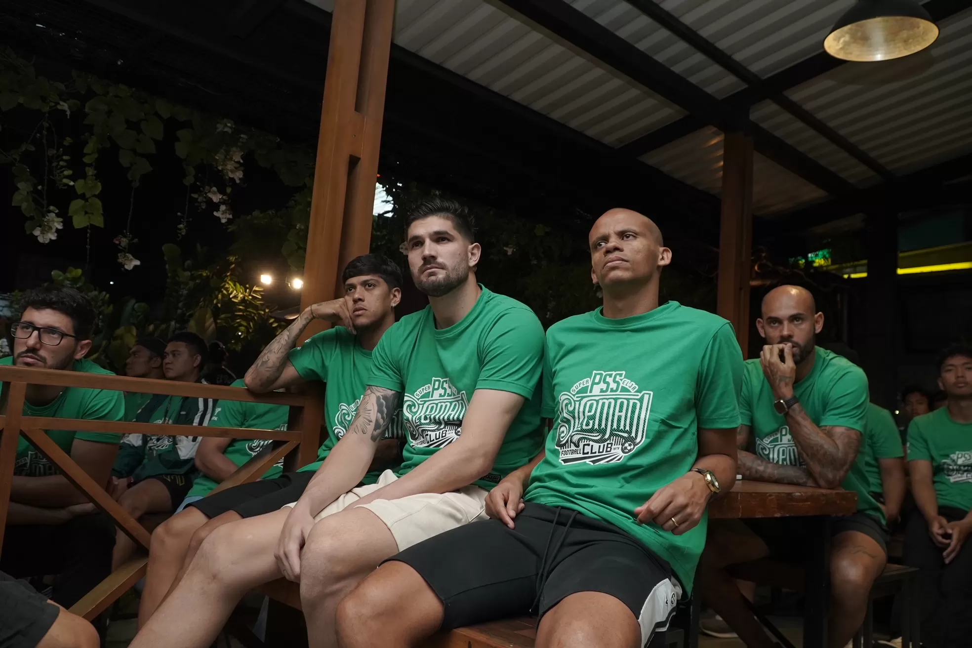    Skuad PSS saat makan malam bersama                             (PSS)
