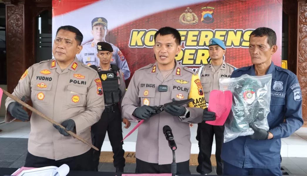 Kapolres Purworejo, AKBP Edy Bagus Sumantri, S.I.K. dalam gelar perkara premanisme di Desa Bencorejo, Kecamatan Banyuurip, Kabupaten Purworejo. (Istimewa)