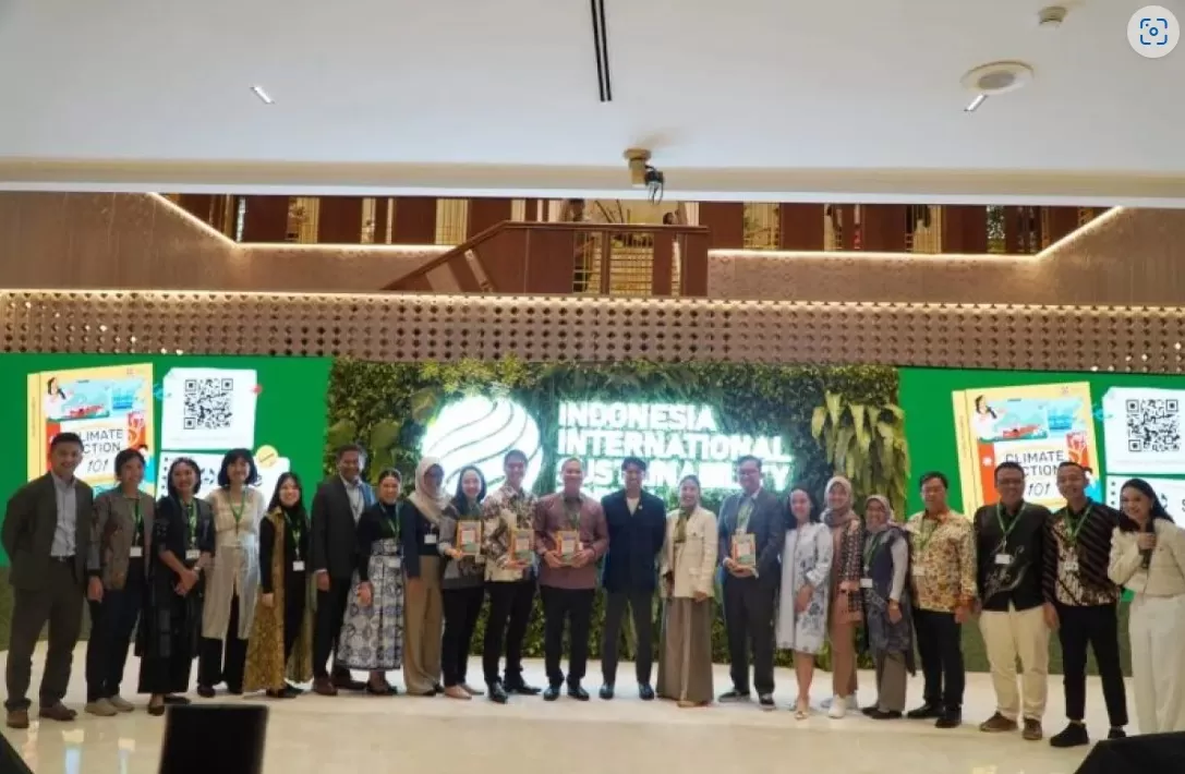   Peluncuran Buku Climate Action di ajang Indonesia International Sustainability Forum (ISF) di Jakarta, Jumat(6/9/2024) (ANTARA/HO-ISF 2024)    ((ANTARA/HO-ISF 2024))