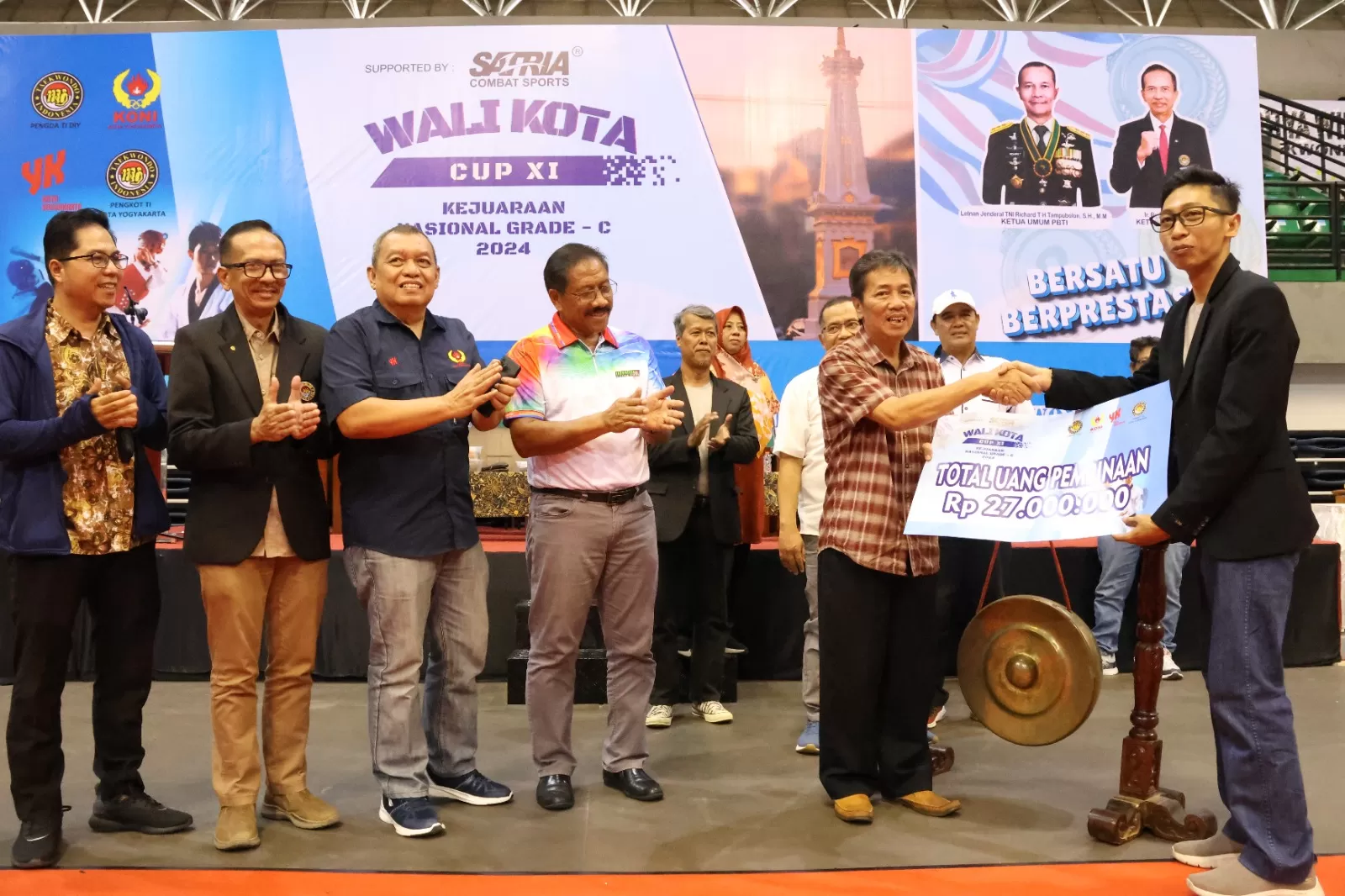 Pj Walikota Yogyakarta, Ir Sugeng Purwanto MMA saat membuka Kejuaraan Taekwondo Walikota Yogyakarta Cup XI-2024 di GOR Among Raga kemarin. (Ist)
