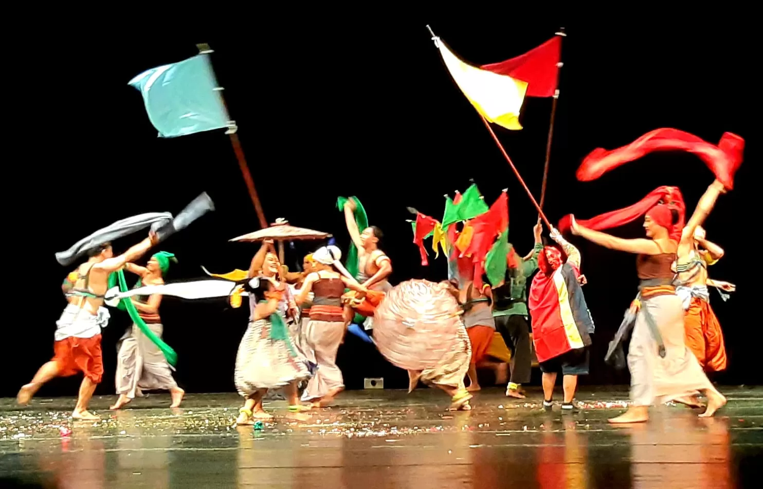  Pentas tari kontemporer &lsquo;Prapatan&rsquo; di TBY.&nbsp;Foto Khocil Birawa