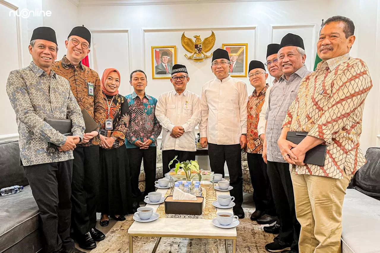 Menteri Pendidikan Dasar dan Menengah, Prof. Abdul Mu'ti, bersama dua Wakil Menteri, mengunjungi Kantor Pengurus Besar Nahdlatul Ulama (PBNU), di terima Ketum PB NU KH Yahya Cholil Staquf (Istimewa)