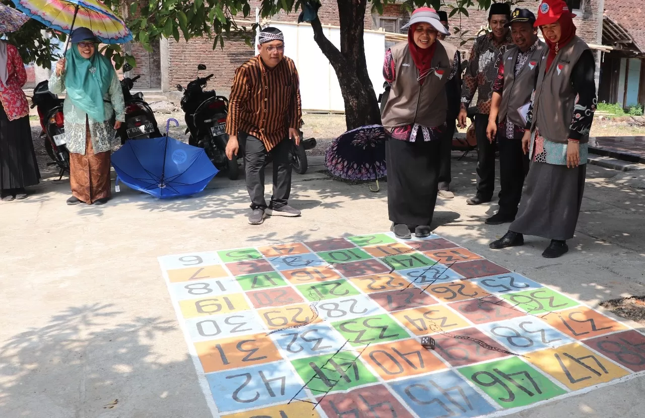 Juri LKJ Demak 2024 saat meninjau kampung-kampung peserta LKJ secara bergiliran untuk memberikan penilaian berdasarkan enam kriteria. Foto : dok