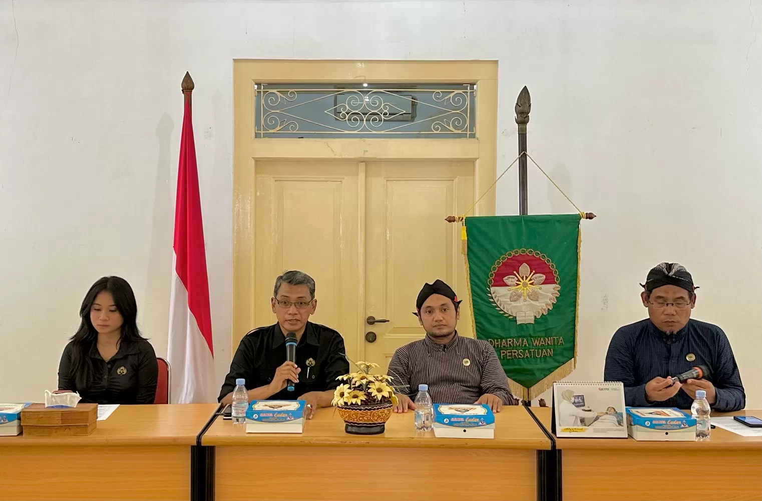 Penyelenggara saat memberikan pernyataan pada media (Harminanto)