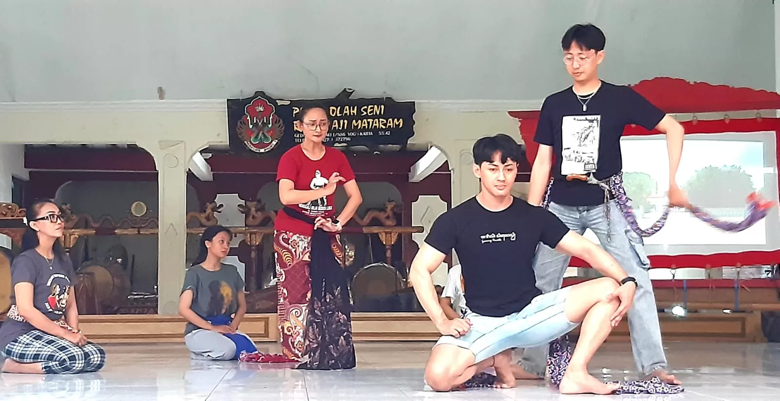  Pendukung proses latihan Wayang Orang &lsquo;Sumantri Sang Senopati&rsquo;. KR-Khocil Birawa