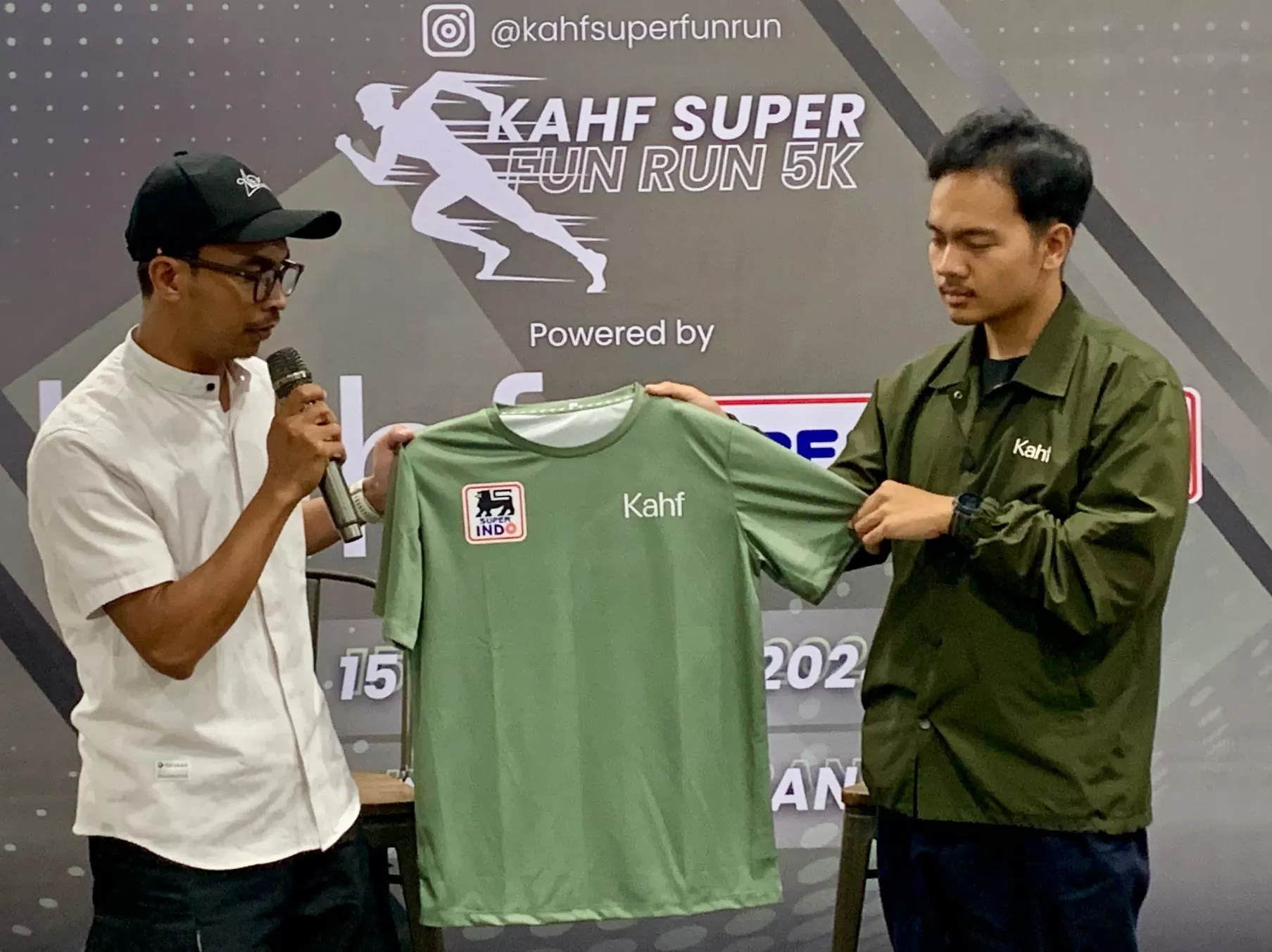 Penyelenggara saat memperkenalkan event Kahf Super Fun Run 5K 