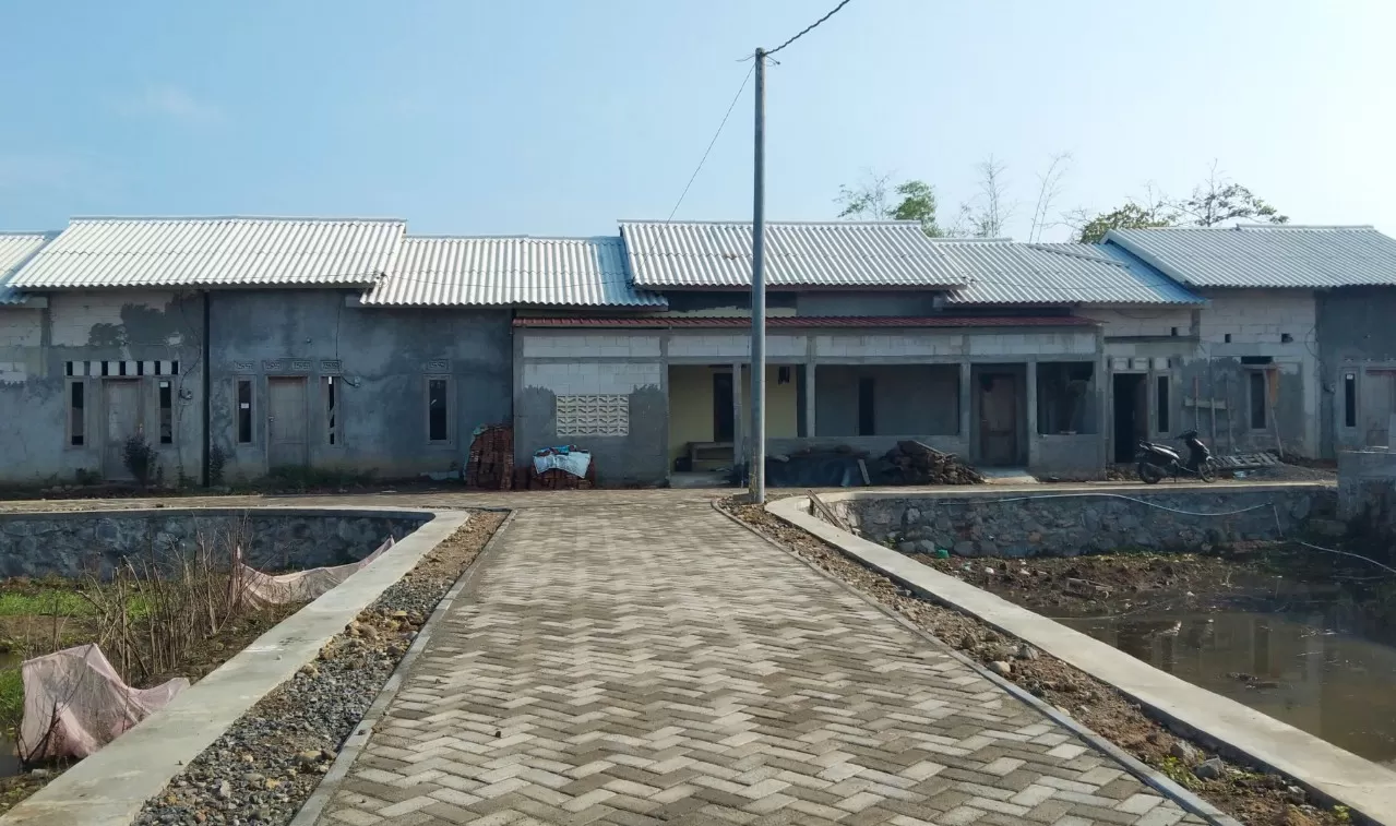 Lahan relokasi di desa Dombo Sayung yang dibangun Dinperkim Kabupaten Demak dilengkapi PSU hasil kolaborasi Disperakim dan Dinas ESDM Jateng, serta DinPUTR Kabupaten Demak. Foto : sari jati