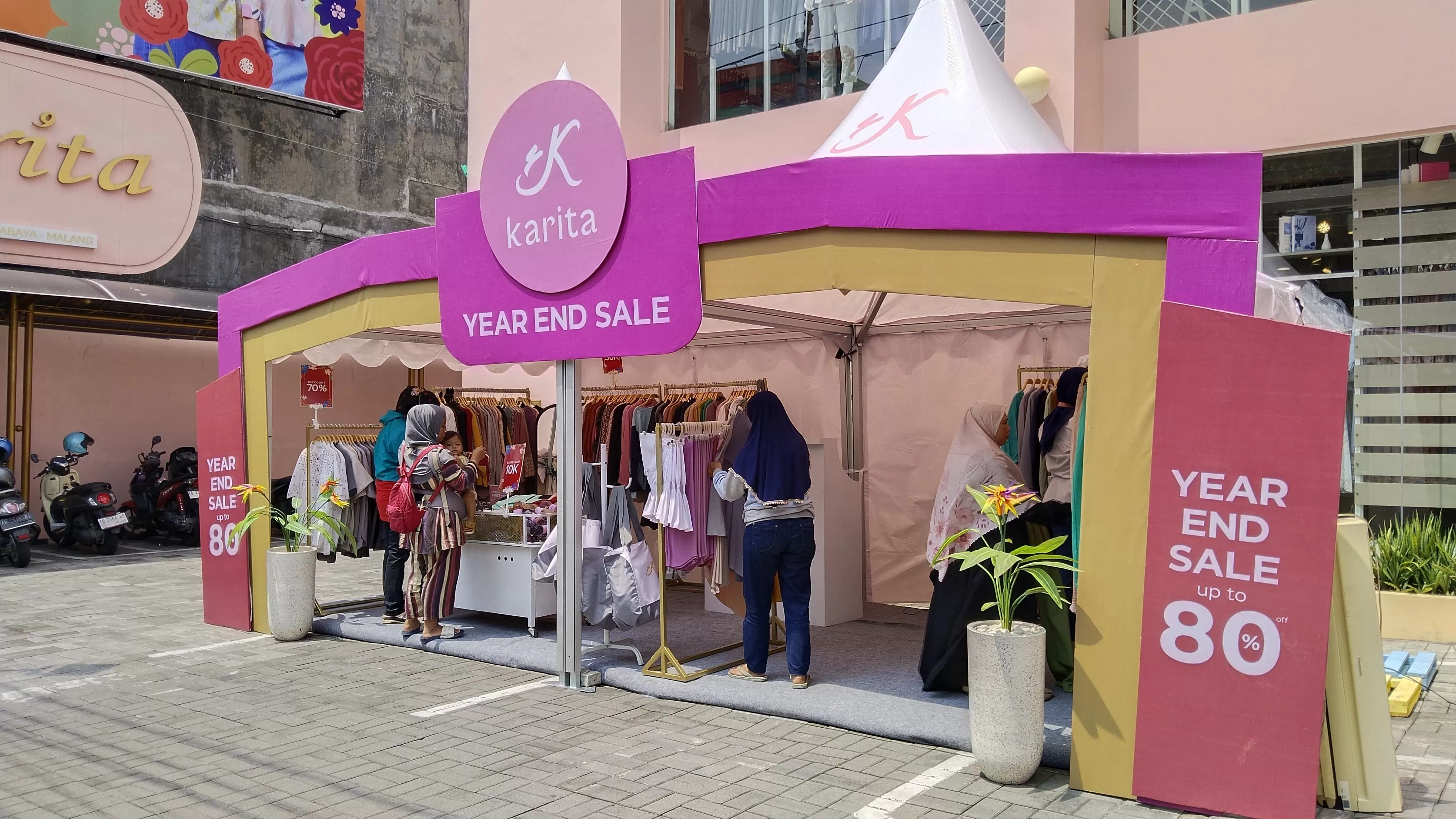 Booth bazar Year end Sale  Karita Simanjuntak (Karni Narendra)