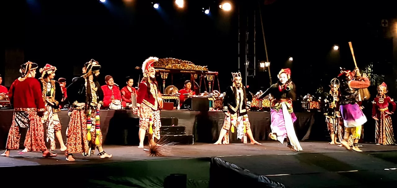 Foto Khocil Birawa Pentas Wayang Orang lakon &lsquo;Retno Muninggar Palakrama&rsquo; di Plaza SO 1 Maret Yogyakarta.