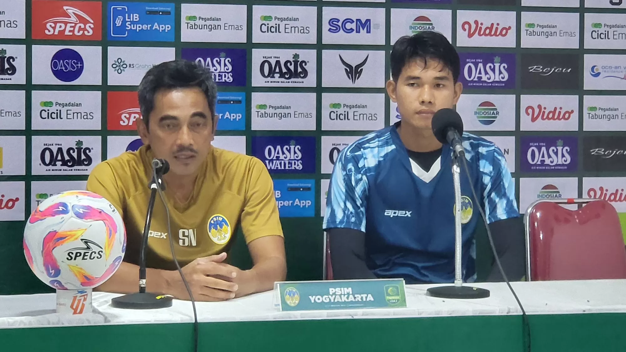 Seto dan Aditia Gigis saat prematch pressconference sebelum lawan Persijap