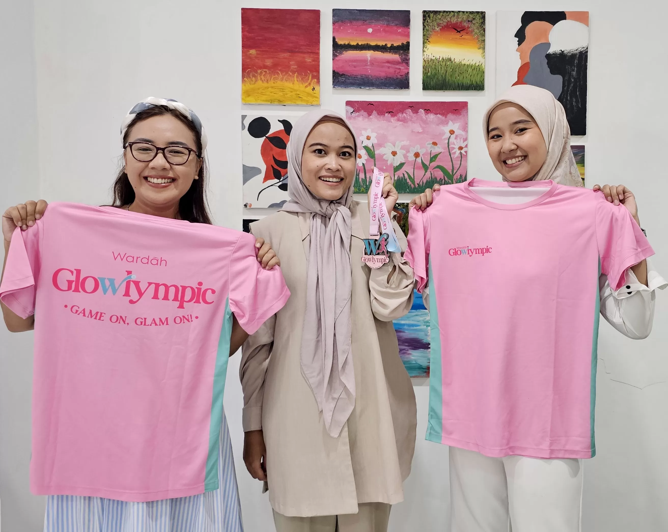  Penyelenggara saat berfoto untuk media ( (Harminanto))