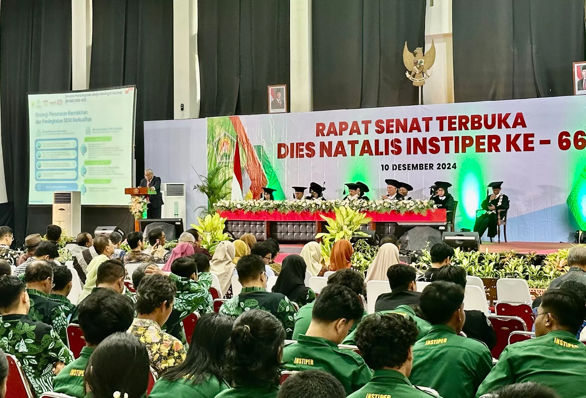 Stafsus Mentri Bappenas saat memberikan materi di Instiper Yogyakarta (Harminanto)