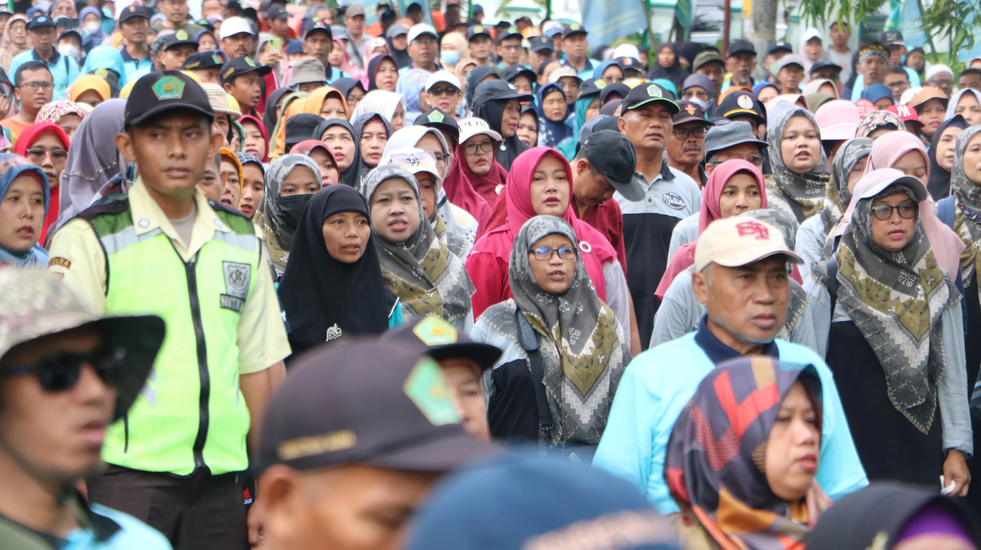 Peserta jalan Sehat Kerukunan Lintas Agama. (Widiastuti)