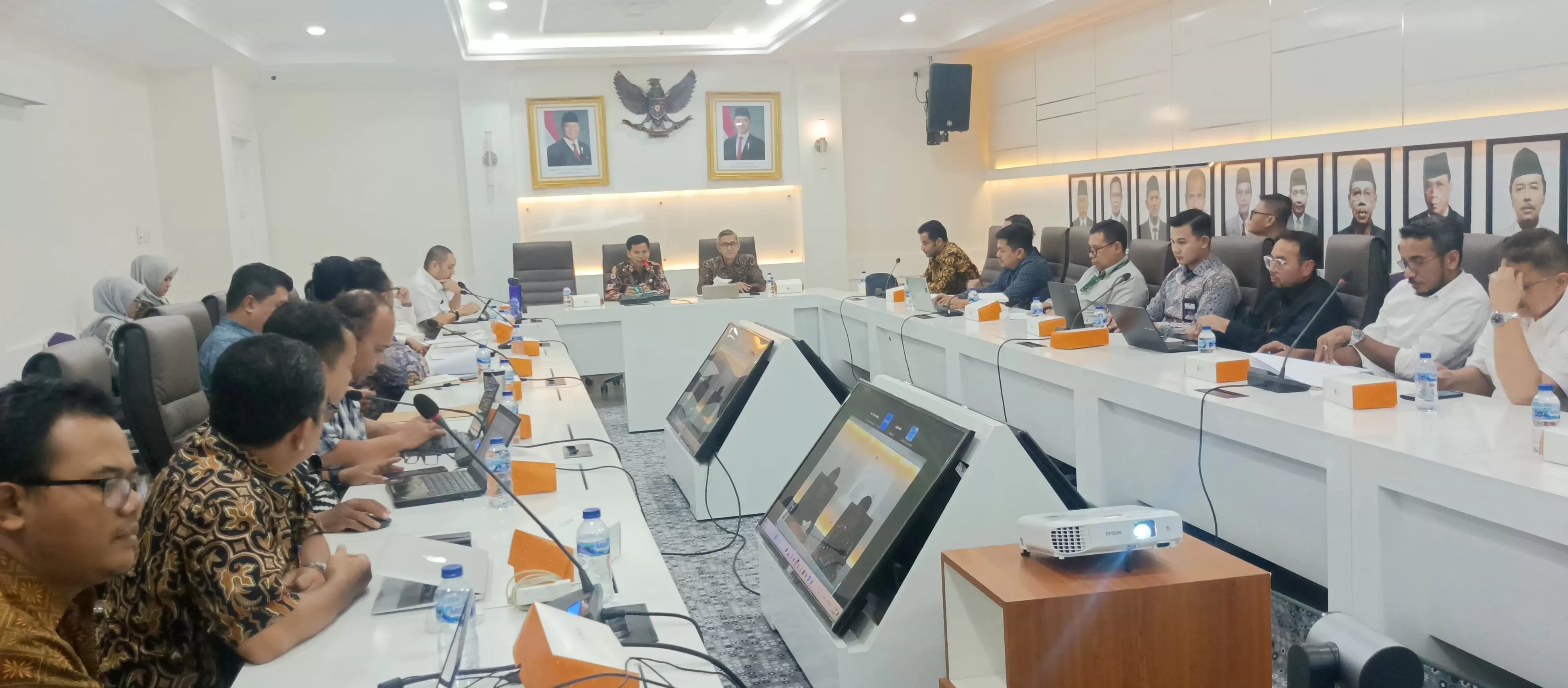 Proses pembukaan lelang maskapai penerbangan untuk layanan jemaah haji tahun 2025. (Foto: Kemenag)