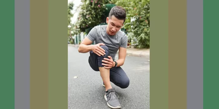 Risiko mengalami osteopenia meningkat seiring bertambahnya usia. (FREEPIK/DRAGONIMAGES) 