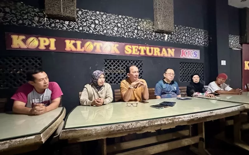 IKA Alumni Trisakti DIY Jateng saat bicara dengan media  (Foto: FX Harminanto)