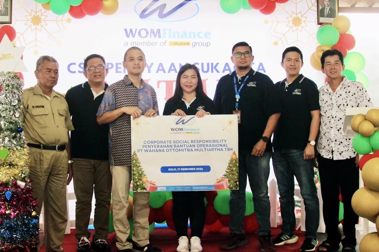   Seremonial penyerahan bantuan bebarengab dengan perayaan Natal bersama lansia