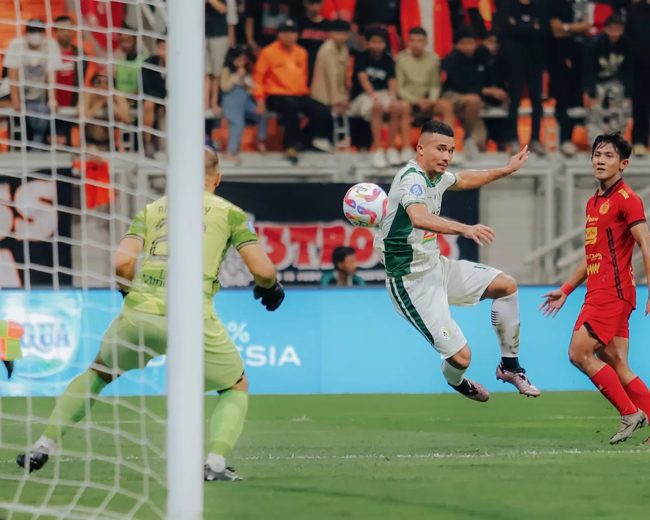 Potret laga Persija vs PSS di JIS (Ist)