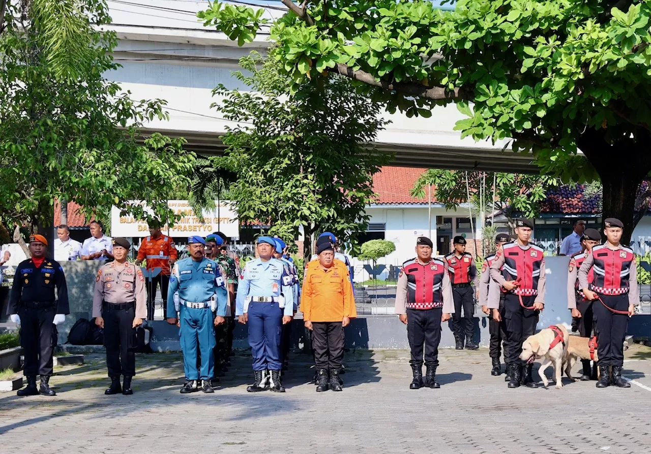   Petugas Daop 6 Yogyakarta apel siaga Nataru (  (Harminanto))