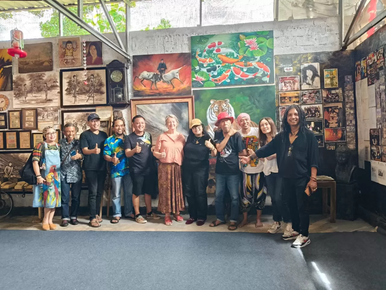 Joonk (ketiga dari kanan) bersama Bupati Gunungkidul Endah Subekti  dan musisi indonesia diantaranya Sawung Jabo (topi merah) (Istimewa)