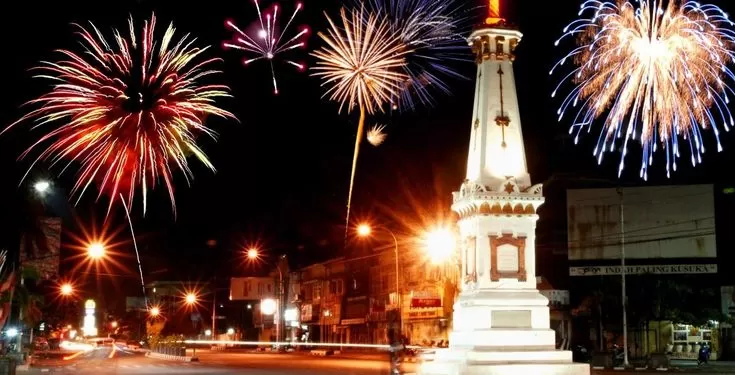 Kembang api di malam tahun baru  (pinterest)