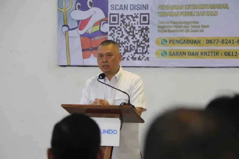 Menteri Perhubungan (Menhub) Dudy Purwagandhi memberi sambutan di sela meninjau Pelabuhan Tanjung Emas Semarang, di Semarang, Jawa Tengah, Selasa (31/12/2024).  (ANTARA/HO-Humas Kemenhub )