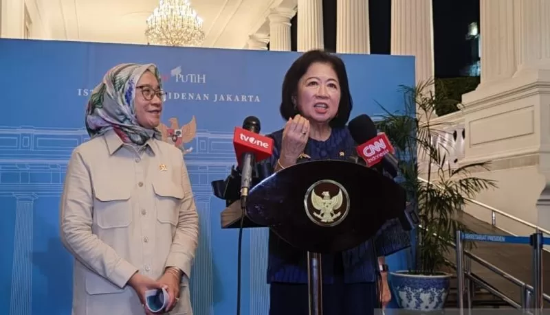 Anggota Dewan Ekonomi Nasional (DEN) Mari Elka Pangestu saat memberikan keterangan pers di Istana Kepresidenan Jakarta, Selasa (7/1/2025) malam.  (ANTARA/Mentari Dwi Gayati)