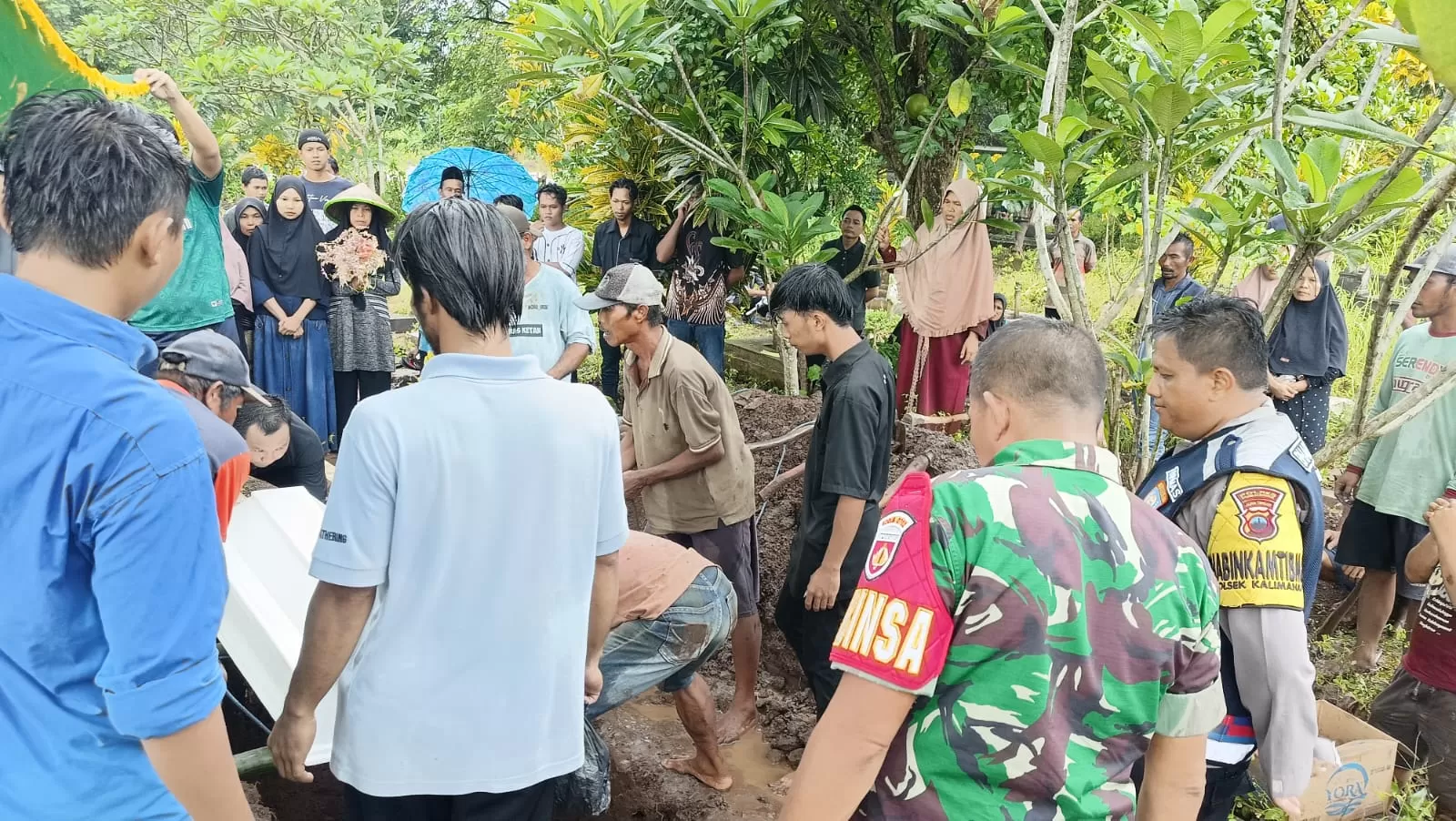  Tengkorak dan bagian tubuh jenazah Reno dimakamkan di desa Karangpetir.&nbsp;FOTO (KR &ndash; TOTO R)