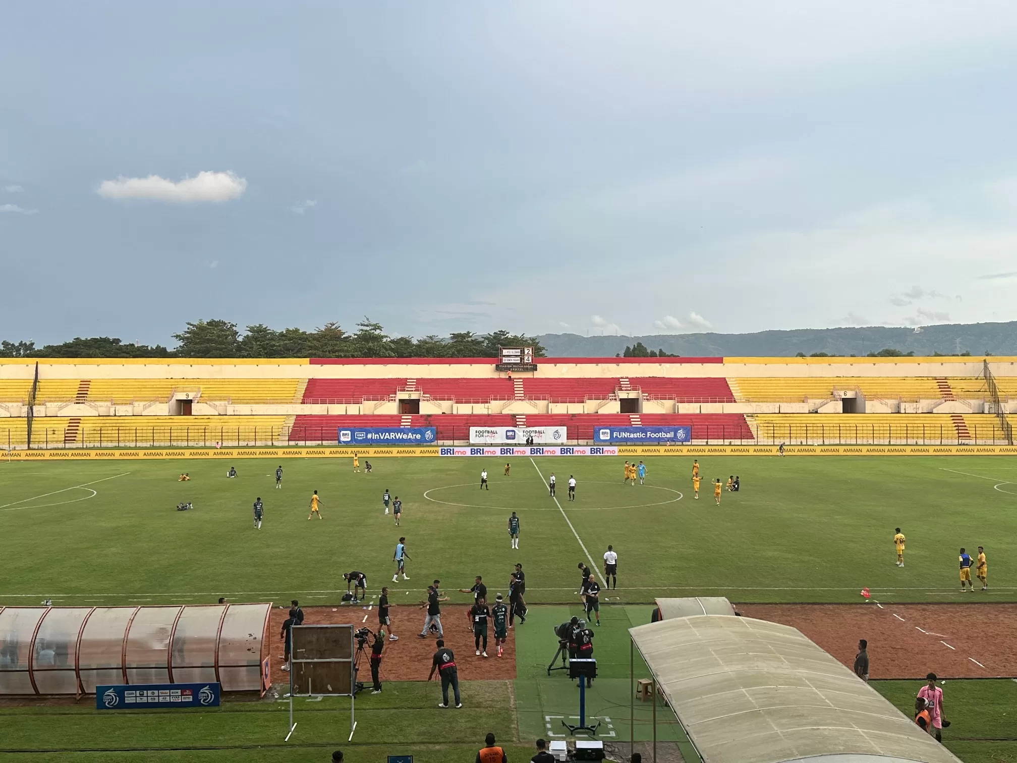 Suasana SSA usai laga PSS vs Semen Padang 
