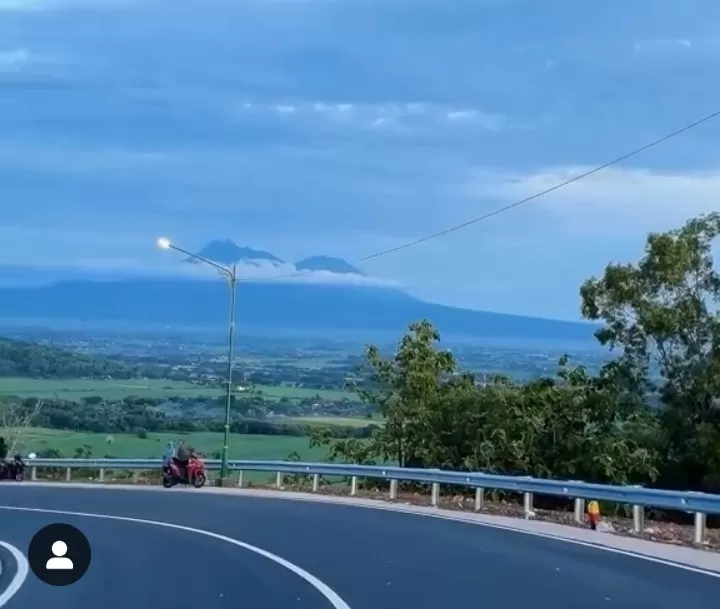 Pemandangan di Tanjakan Clongop Gunungkidul (IG: @yogyajateng)