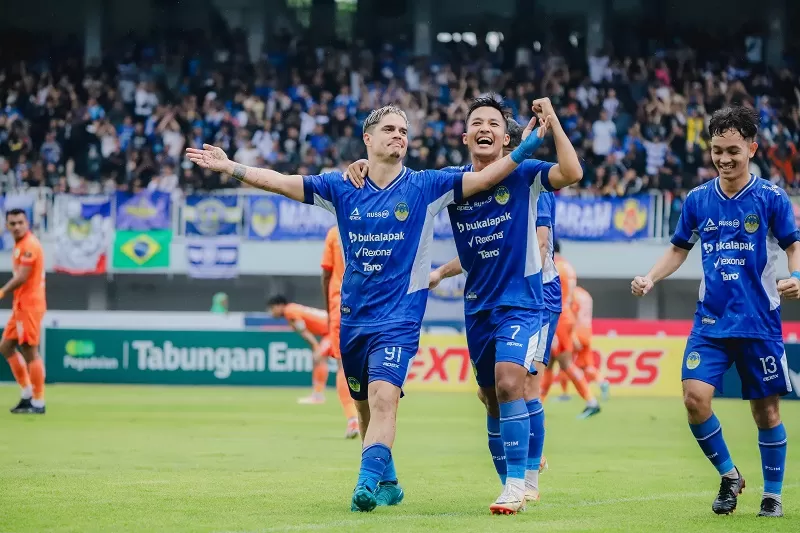  Rafa Rodrigues merayakan gol ke gawang Persiraja